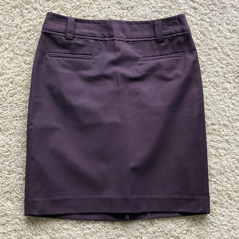Loft Eggplant Purple Pencil Skirt with pockets! 00P in great condition!